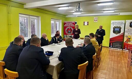Zdjęcie ze zjazdu OSP w Torzymiu z udziałem burmistrz Eweliny Niwald-Brzuśnian